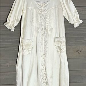 Vintage Ivory Satin Nightgown Womens L Wedding Grandma Gown Cottage Modest